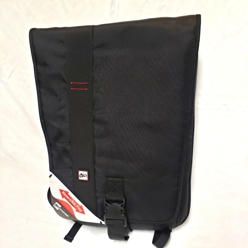 NWT Deviant Art 17" laptop black backpack